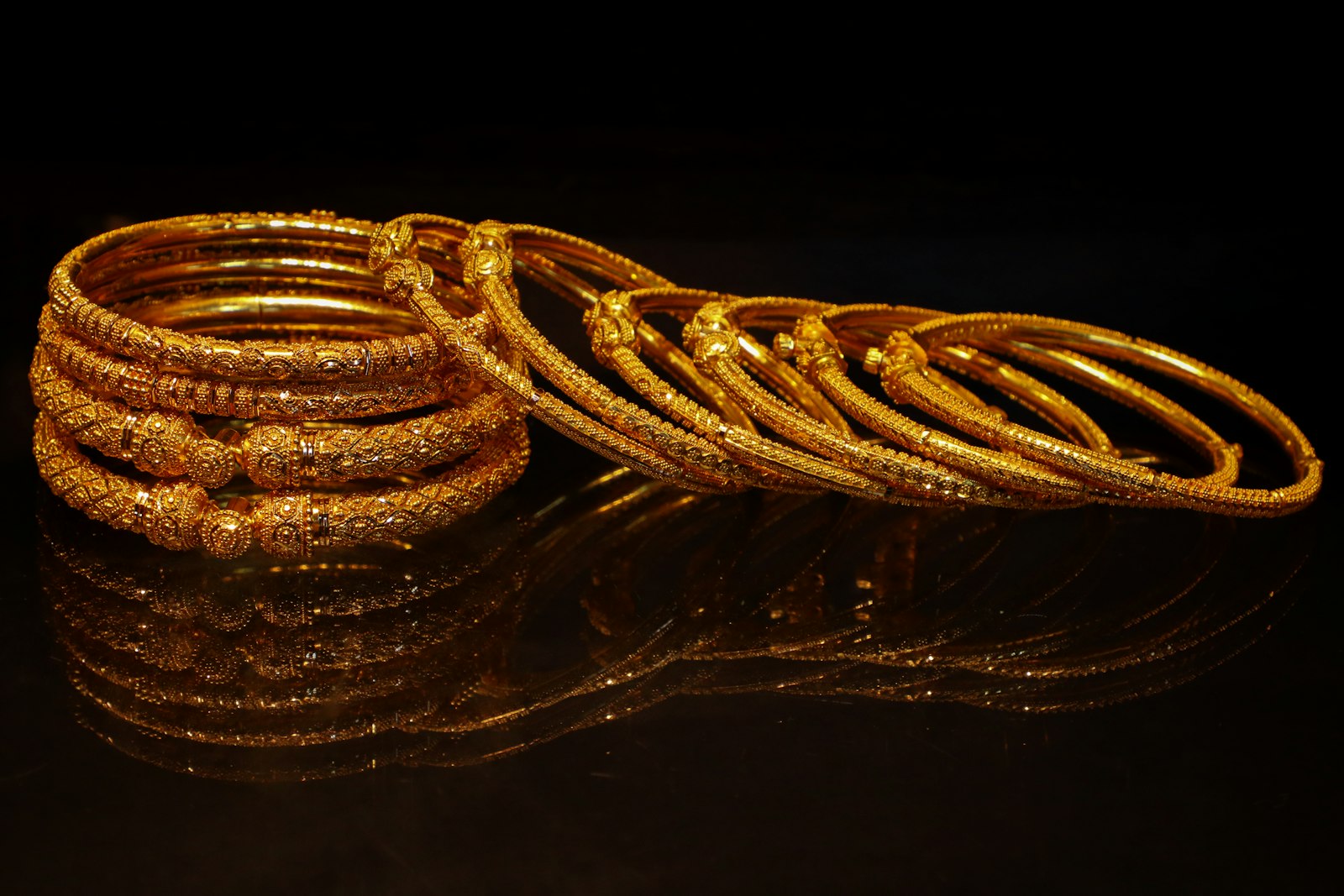 Hammered Bangle in 18K gold (sample photo)